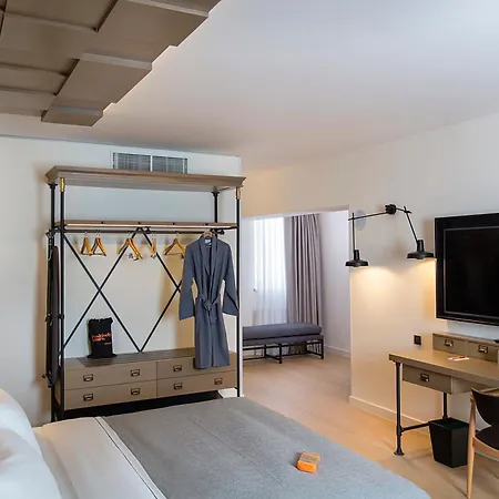 Canopy By Hilton Centre 4*
