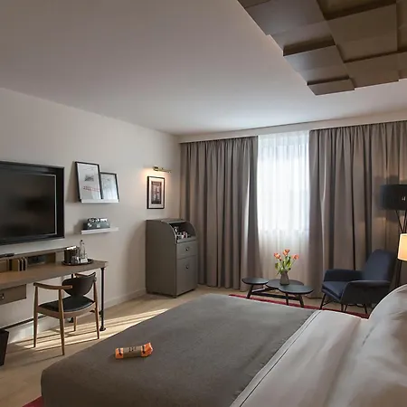 Canopy By Hilton Centre 4*