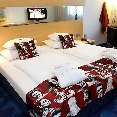Hotel Canopy By Hilton Centre 4*