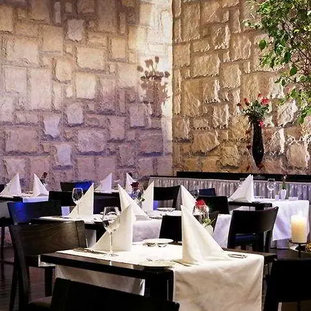 Canopy By Hilton Centre 4*
