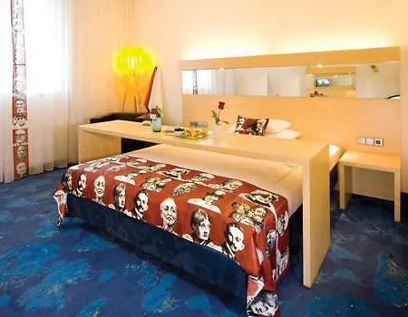 Canopy By Hilton Centre 4*